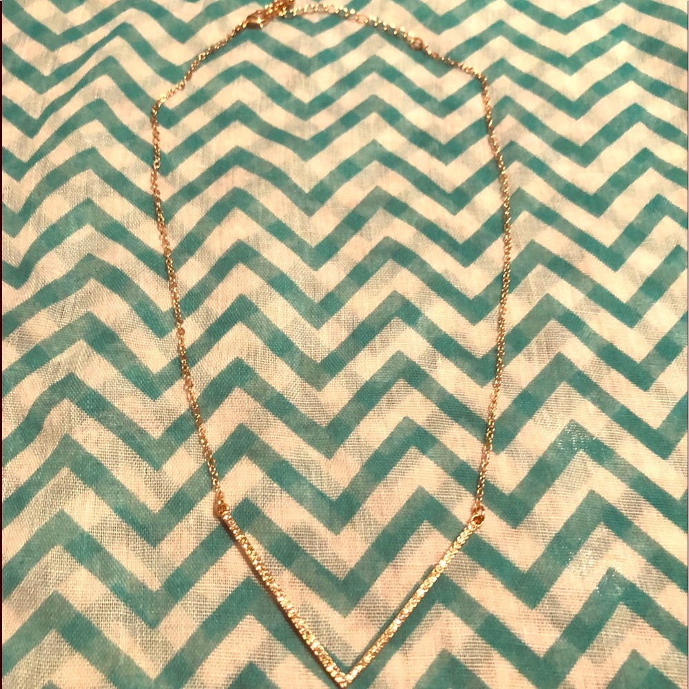 Cute gold color necklace with bling!